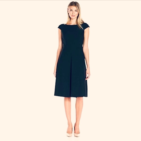 Lark & Ro Dresses & Skirts - fully lined Lark & Ro inverted pleat fitted A line fir green dress cap sleeves